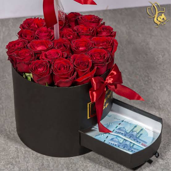 باکس گل با فضای هدیه